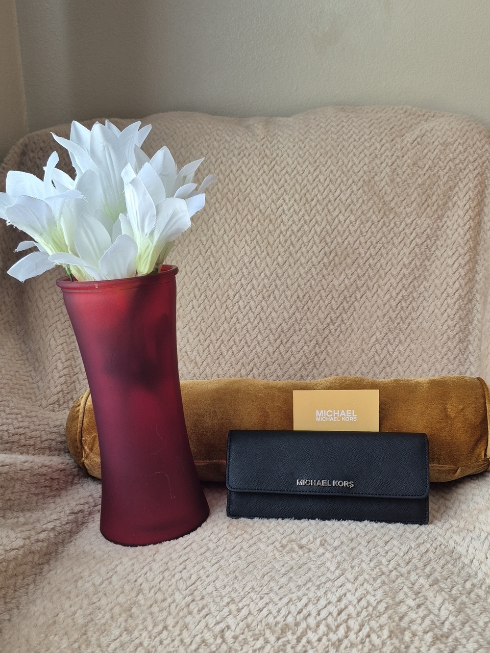 Michael Kors Black Saffiano Trifold Key & Card Holder with Logo Plaque In Silver